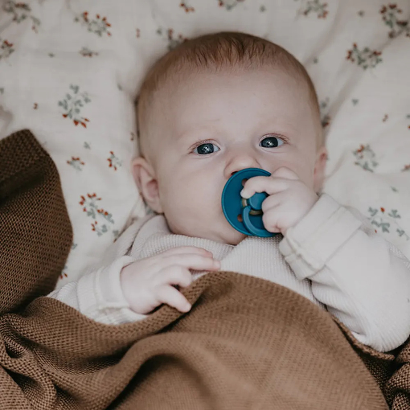 Bibs Lot de 2 Sucettes Supreme Symétrique Silicone Iron / Baby Blue