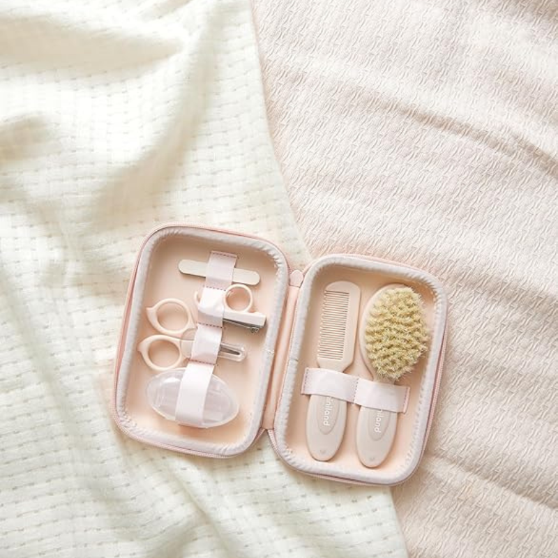 Miniland Baby Kit Candy. Trousse de toilette avec articles de soins pour bébés.